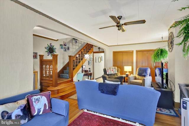 living room featuring crown molding, ceiling fan, and hardwood / wood-style floors