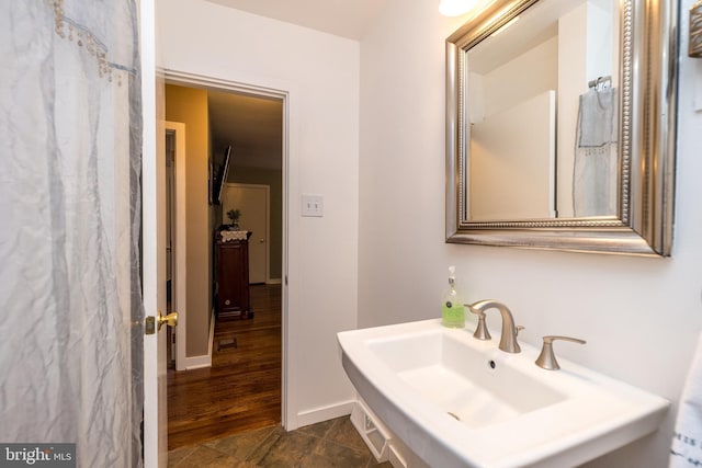 bathroom featuring sink