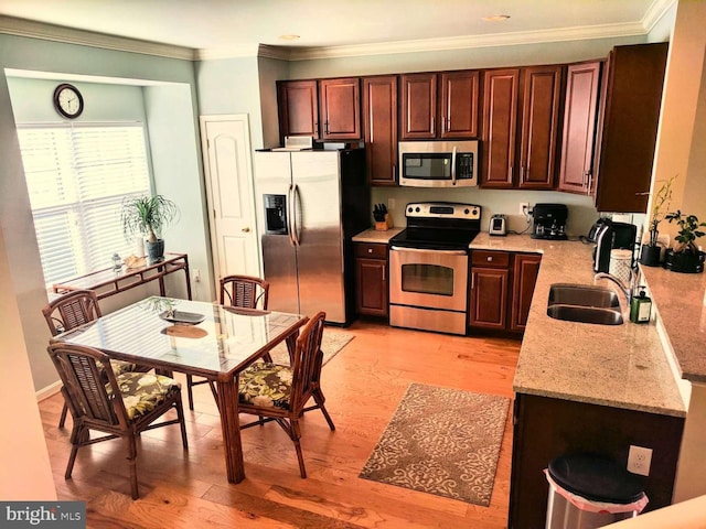 kitchen with crown molding, stainless steel appliances, sink, and light wood-type flooring