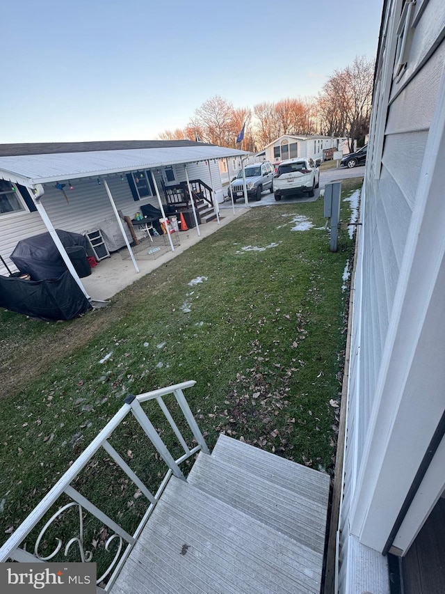 view of yard featuring a patio