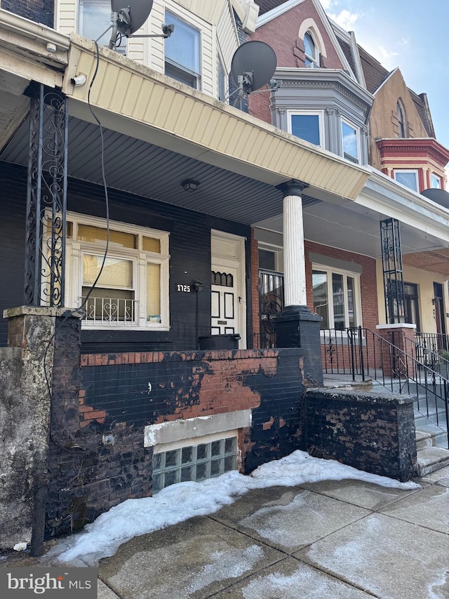 view of front facade featuring a porch