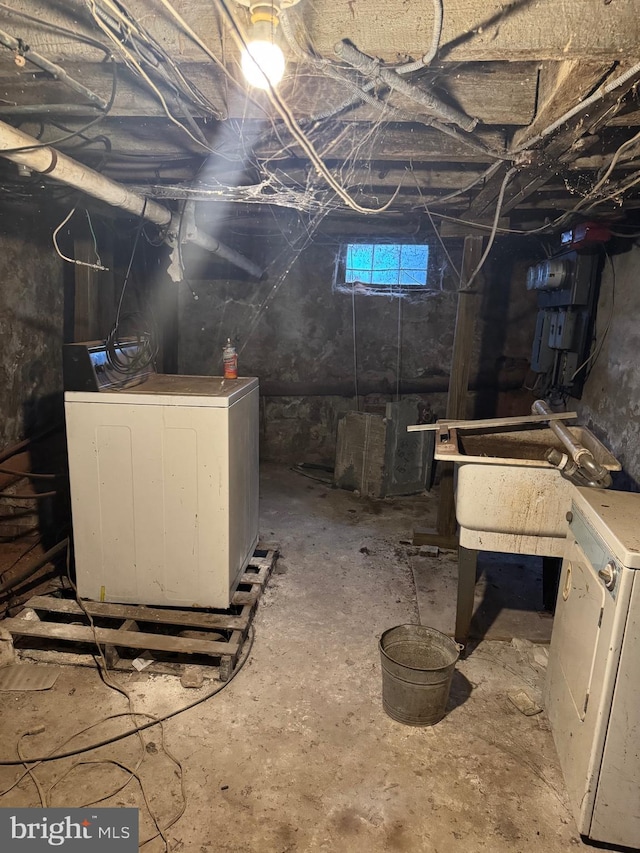 basement with washer / dryer