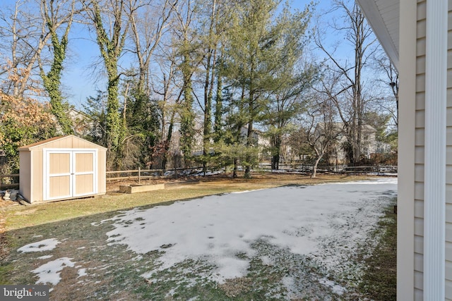 view of yard with a shed