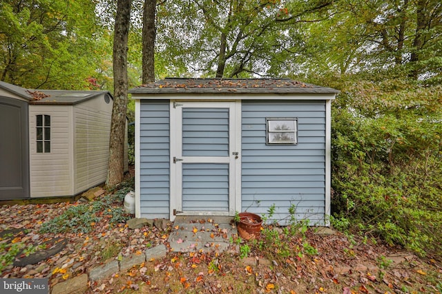 view of outbuilding