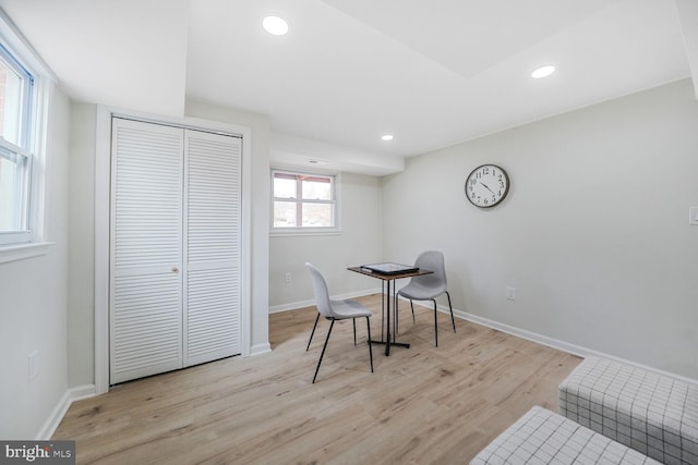 dining area featuring light wood-style flooring, baseboards, and recessed lighting