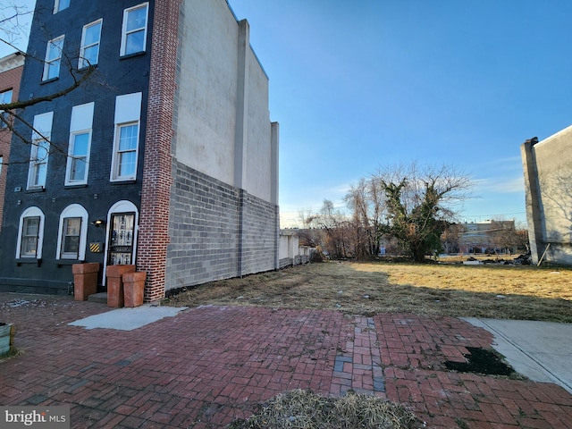 Listing photo 3 for 1515 W Lexington St, Baltimore MD 21223