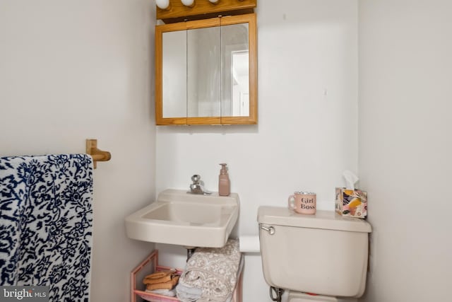 bathroom featuring sink and toilet