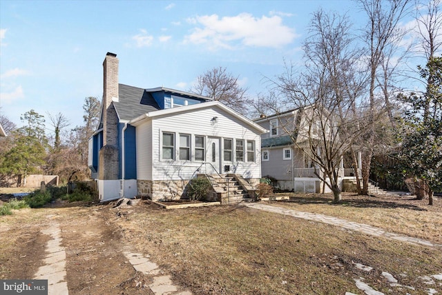 view of front of house featuring a front yard