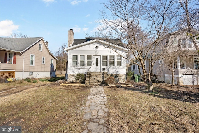 view of front of home with a front lawn