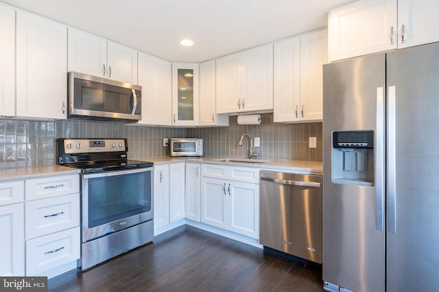 kitchen featuring dark wood-style floors, appliances with stainless steel finishes, light countertops, and a sink