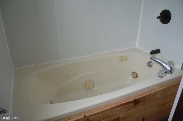 bathroom featuring a tub