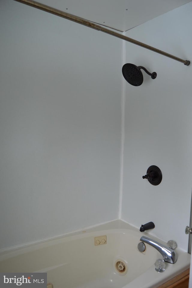 bathroom with shower / bathtub combination