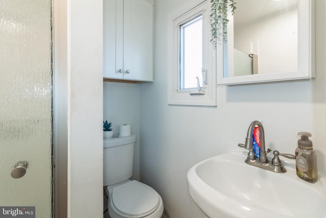 bathroom featuring a sink and toilet