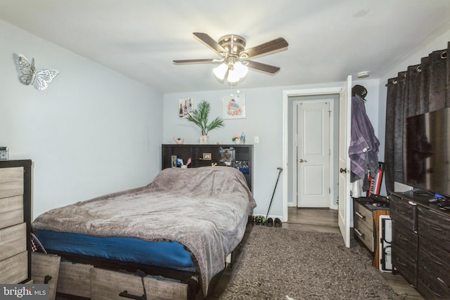 bedroom featuring dark wood-style floors and a ceiling fan