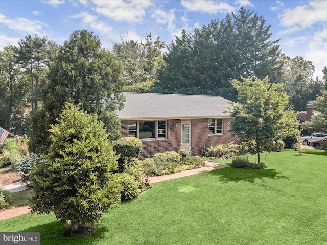 view of front of house featuring a front yard