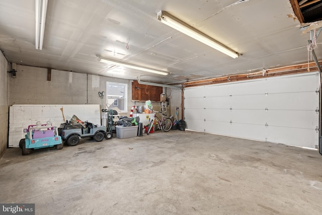 garage featuring concrete block wall