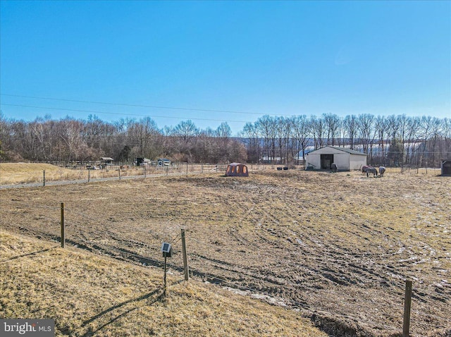 view of yard featuring a rural view