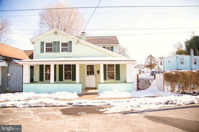 view of front of property featuring a porch