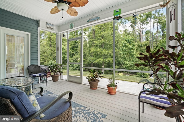 sunroom featuring ceiling fan