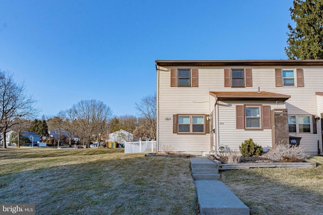 view of front of house featuring a front yard