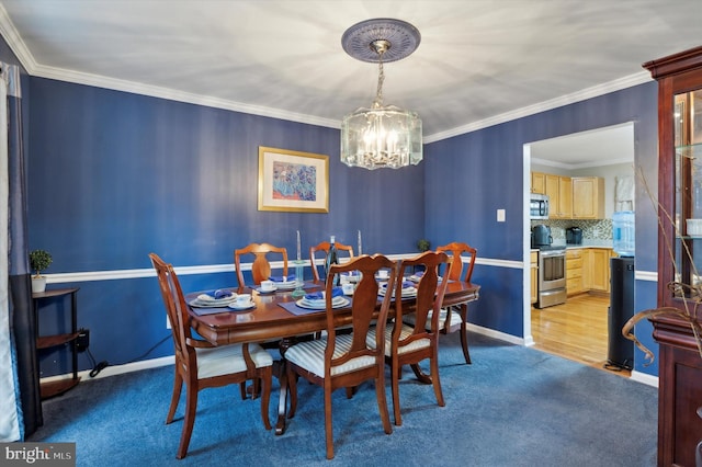 dining area featuring a notable chandelier, crown molding, and carpet flooring