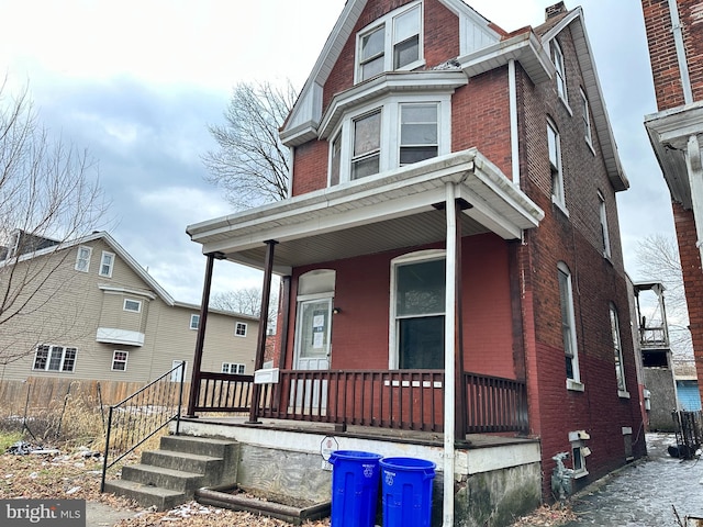 view of front of property featuring a porch