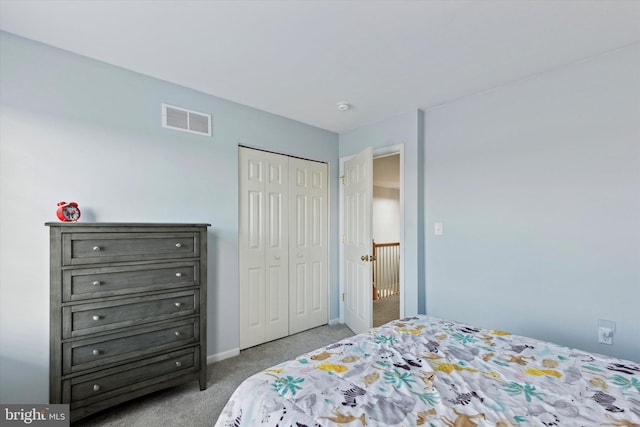 bedroom with carpet flooring and a closet