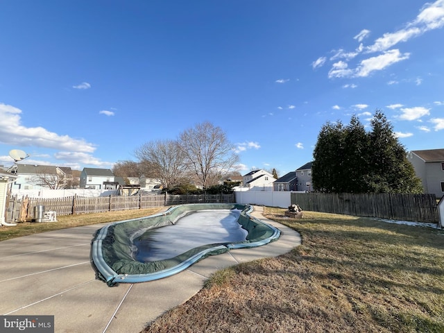 view of pool featuring a lawn