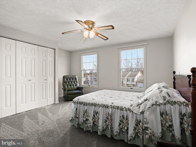 bedroom with carpet, a textured ceiling, ceiling fan, and a closet