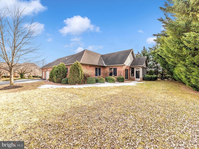 view of front of home featuring a garage and a front yard