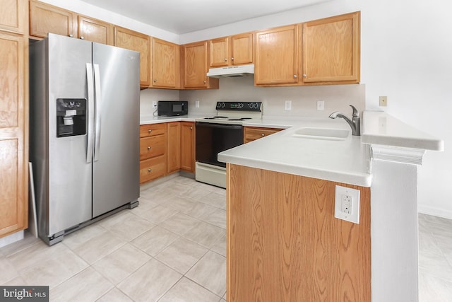 kitchen with stainless steel refrigerator with ice dispenser, sink, light tile patterned floors, kitchen peninsula, and white range with electric stovetop