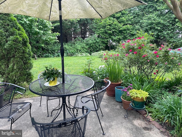 view of patio / terrace with outdoor dining space