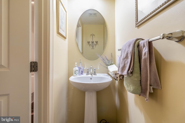 bathroom featuring sink