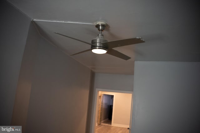 room details featuring ceiling fan