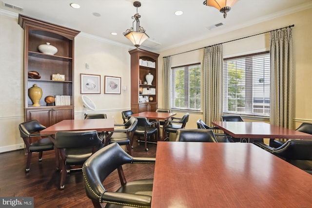 office area with crown molding, dark wood-type flooring, and built in shelves