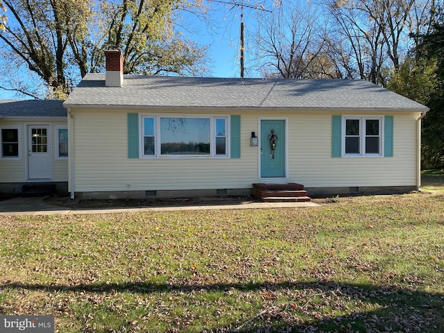 view of front facade featuring a front yard