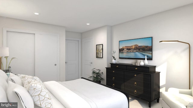 bedroom featuring a closet and recessed lighting