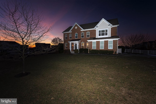 view of front facade featuring a lawn