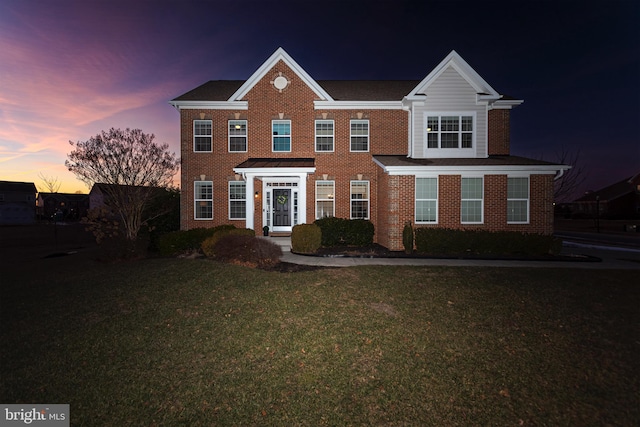 view of front of home featuring a lawn