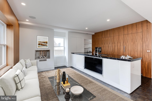 kitchen with sink and dark parquet floors