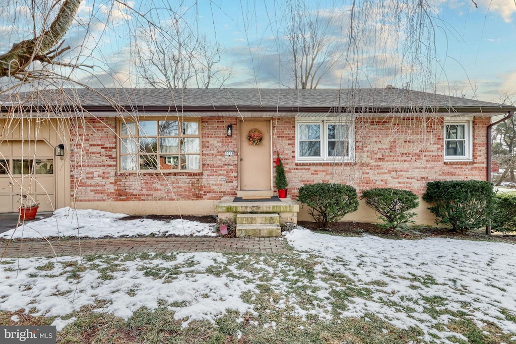 single story home featuring a garage