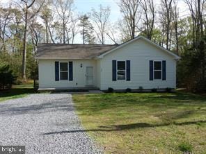 view of front of house featuring a front yard