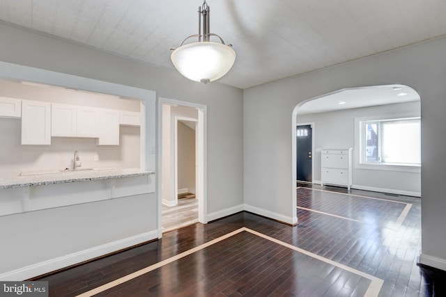 127 Cherrydell, Catonsville, MD 21228 - interior space featuring baseboards, arched walkways, dark wood finished floors, and a sink