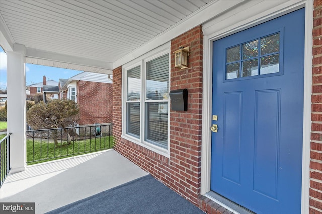 property entrance with covered porch