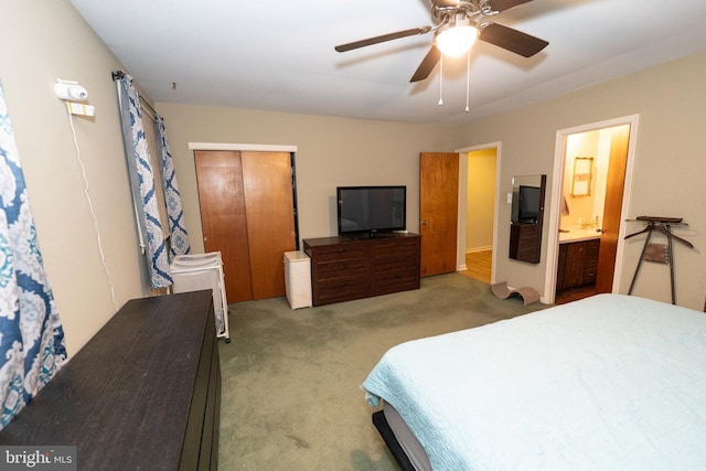 carpeted bedroom featuring ceiling fan, connected bathroom, and a closet