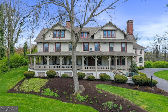 view of front of property with a front yard and covered porch