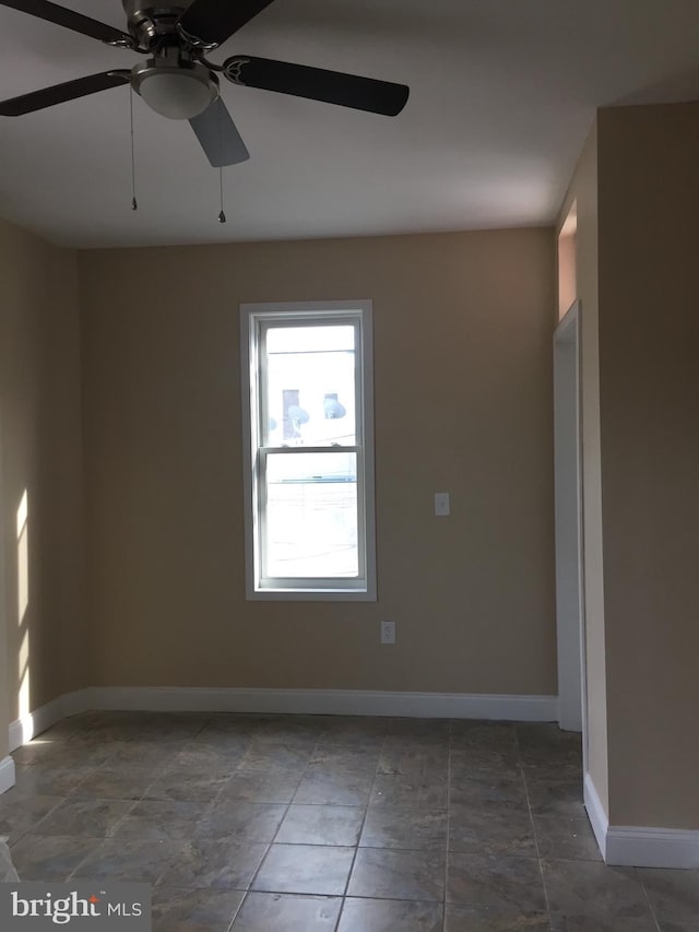 empty room featuring ceiling fan