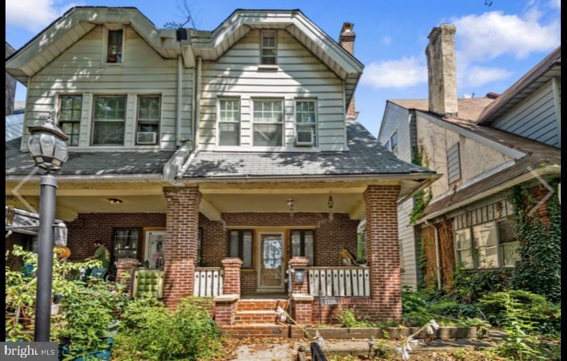 view of front of home with a porch