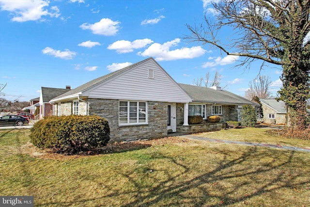 view of front of house featuring a front yard