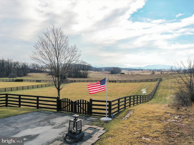 view of yard with a rural view